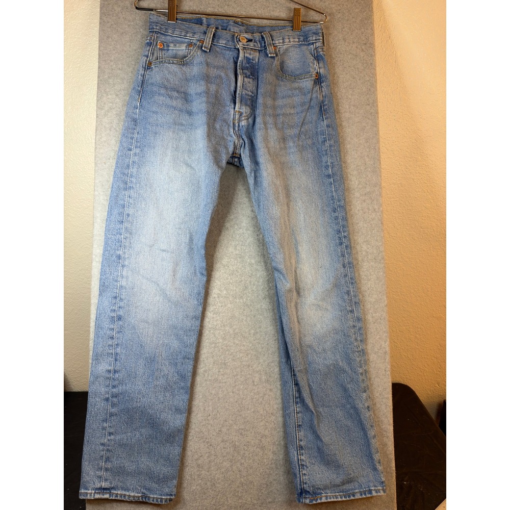 Levis 501 Original Fit Jeans Light Wash Blue Denim Button Fly 30x30 00501-3337